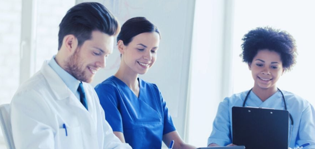 Essential Skills You’ll Learn in an Online Bachelor of Health Science Program